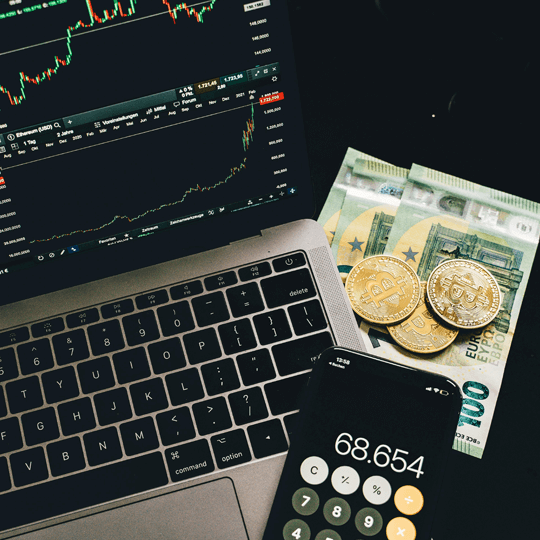 TokenFinro 10X team di esperti di investimenti in criptovalute