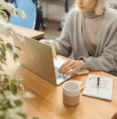 TokenFinro 10X illustrazione del team di supporto